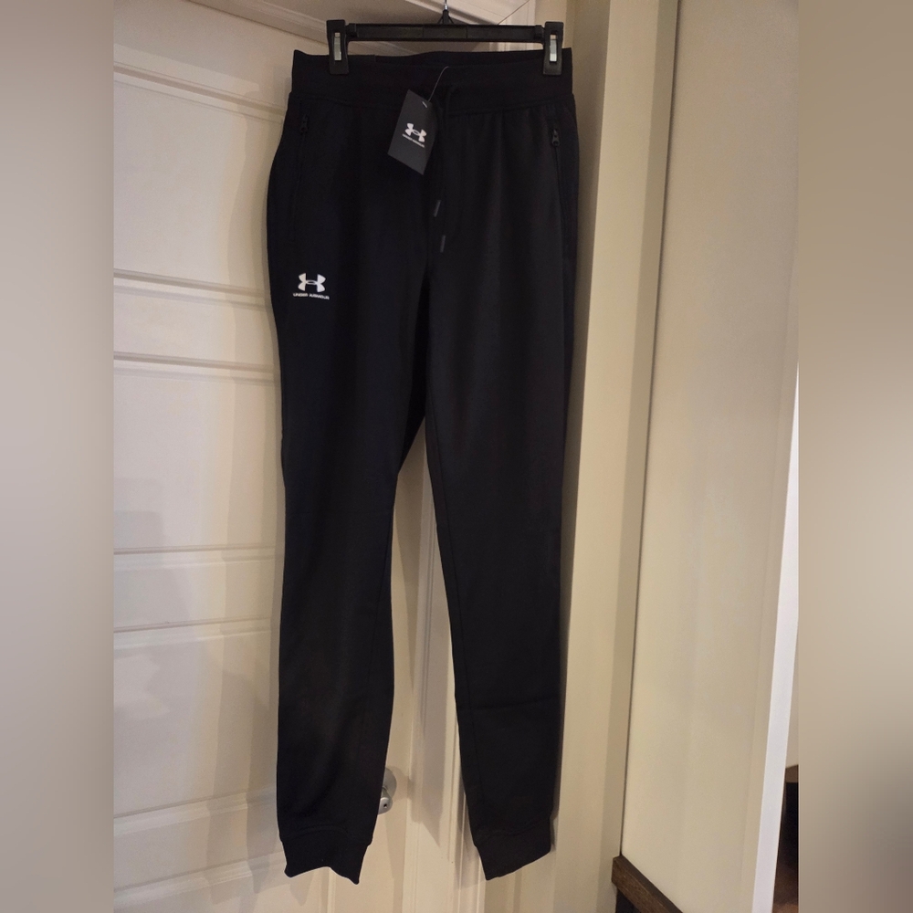 NWT Under Armour Black Medium Tall Joggers